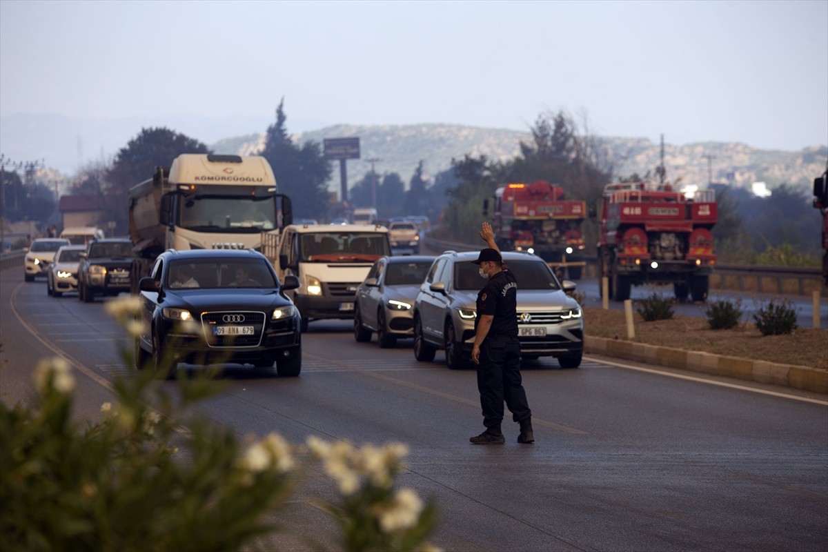 Aydın'ın Germencik ilçesinde, zeytinlik ve ormanlık alanda çıkan yangına havadan ve karadan...