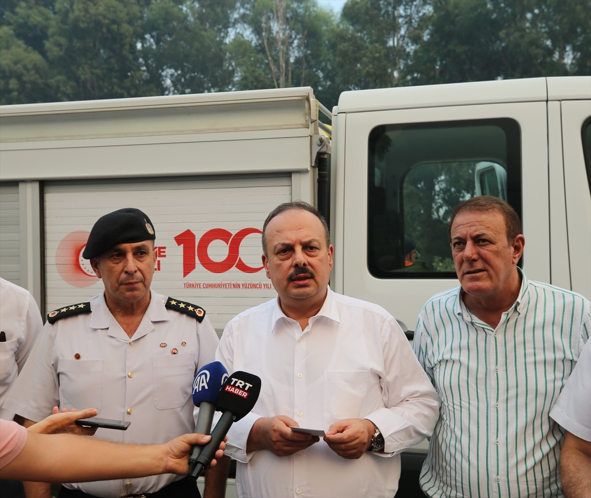 Aydın'ın Germencik ilçesinde, zeytinlik ve ormanlık alanda çıkan yangına havadan ve karadan...