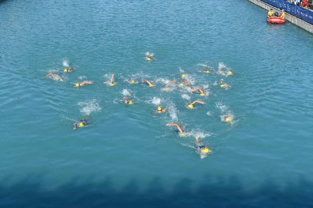 Balıkesir Büyükşehir Belediyesi ve Türkiye Triatlon Federasyonunun işbirliğiyle organize edilen...