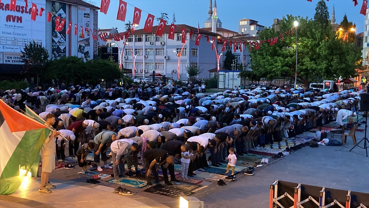 Bartın’da, İsrail'in Filistin'e yönelik saldırılarını protesto amacıyla" Kudüs için Kıyamdayız"...