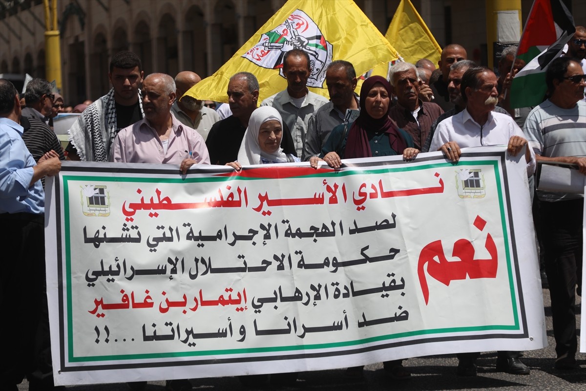 Batı Şeria'nın El Halil kentinde bir araya gelen Filistinliler, "Ulusal ve Uluslararası Gazze'ye...