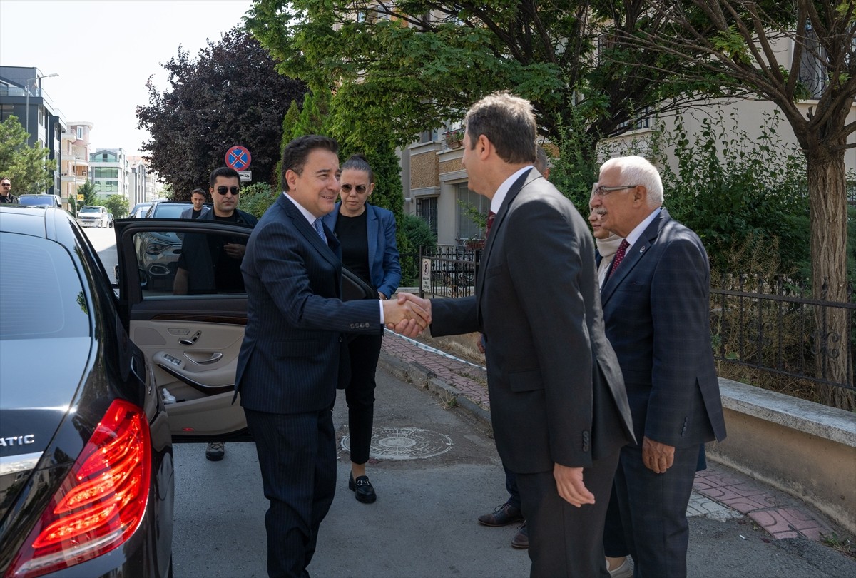 BBP Genel Başkanı Mustafa Destici, partilerini ziyaret eden DEVA Partisi Genel Başkanı Ali Babacan...