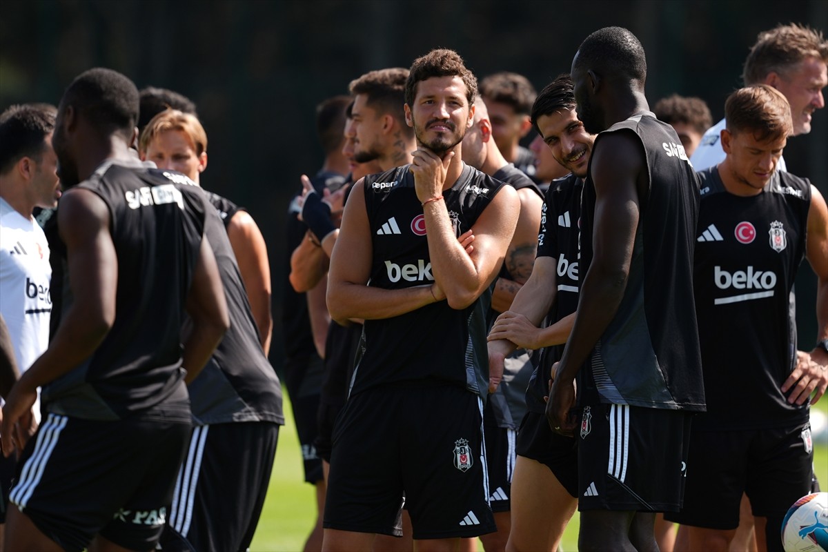 Beşiktaş, Galatasaray ile yarın oynayacağı Turkcell Süper Kupa maçın hazırlıklarını tamamladı....