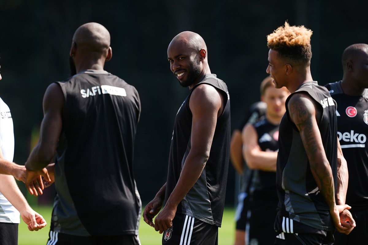 Beşiktaş, Galatasaray ile yarın oynayacağı Turkcell Süper Kupa maçın hazırlıklarını tamamladı....