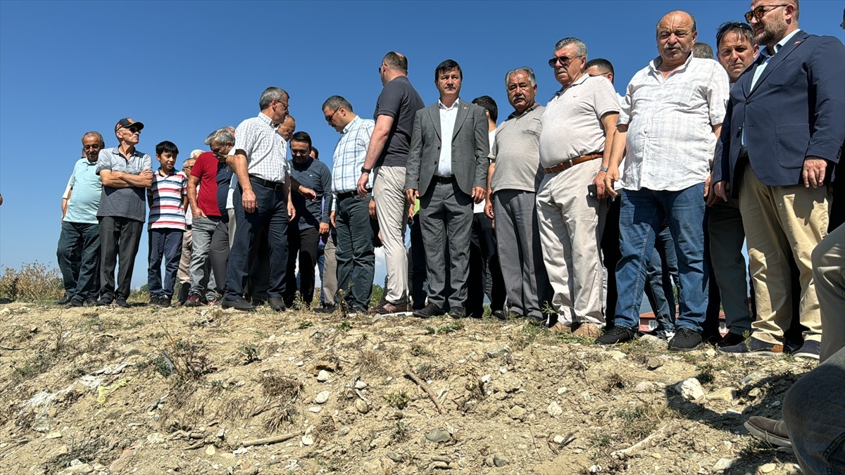  Bolu'da Yeniakçakavak köyü sakinleri, fabrikaların atık bırakması ve belediyenin arıtma tesisinin...