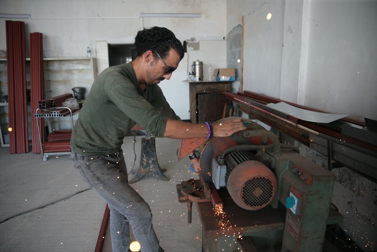 Bolu'nun Mengen ilçesinde, 55 yıllık demirci ustası babasının dükkanını ve mesleğini ayakta tutmak...