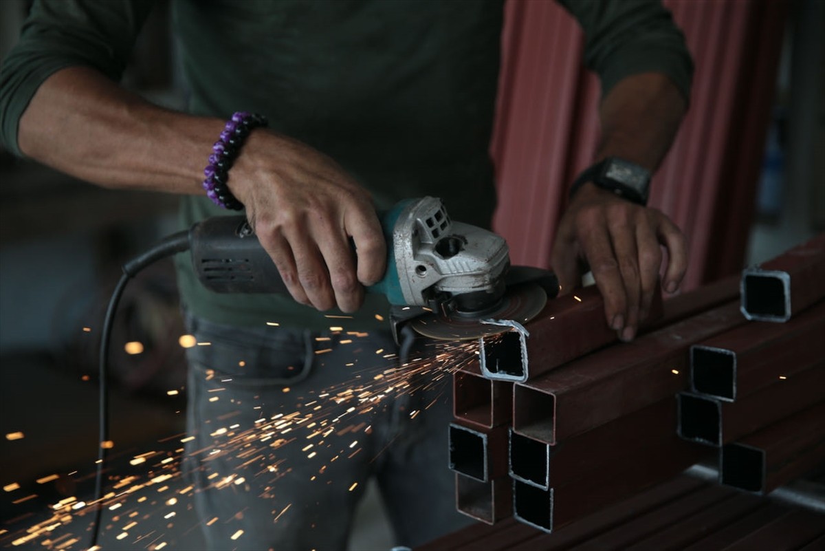 Bolu'nun Mengen ilçesinde, 55 yıllık demirci ustası babasının dükkanını ve mesleğini ayakta tutmak...