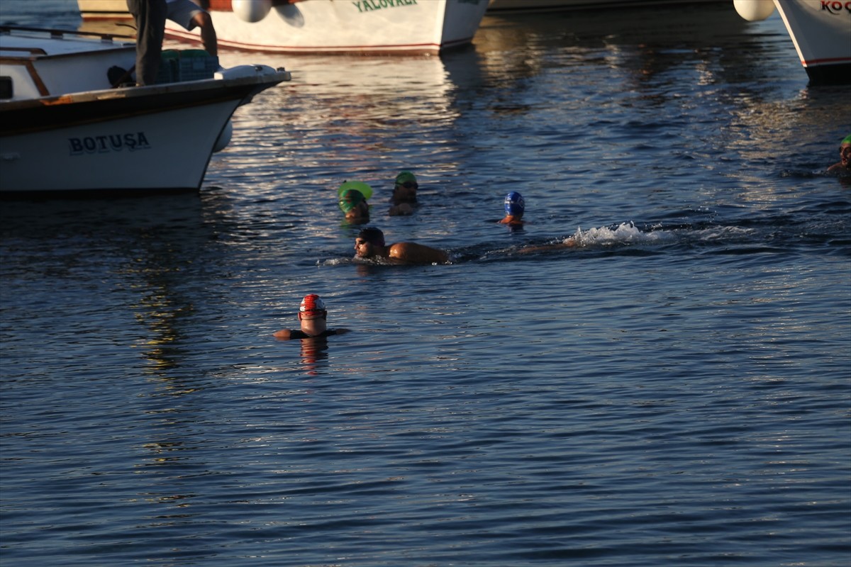 Çanakkale'de, Boğaziçi Olimpik Yüzme Kulübünce, Çanakkale Valiliği ile Türkiye Yüzme...
