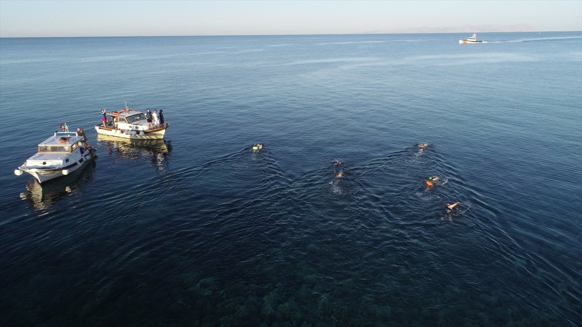 Çanakkale'de, Boğaziçi Olimpik Yüzme Kulübünce, Çanakkale Valiliği ile Türkiye Yüzme...