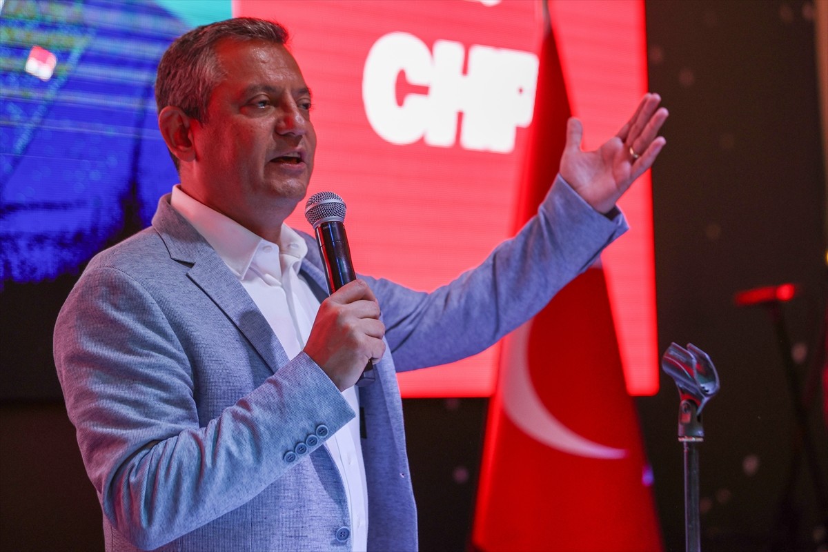 CHP Genel Başkanı Özgür Özel, CHP Kadın Kolları 15. Olağan Kurultayı öncesinde başkan adayları ve...