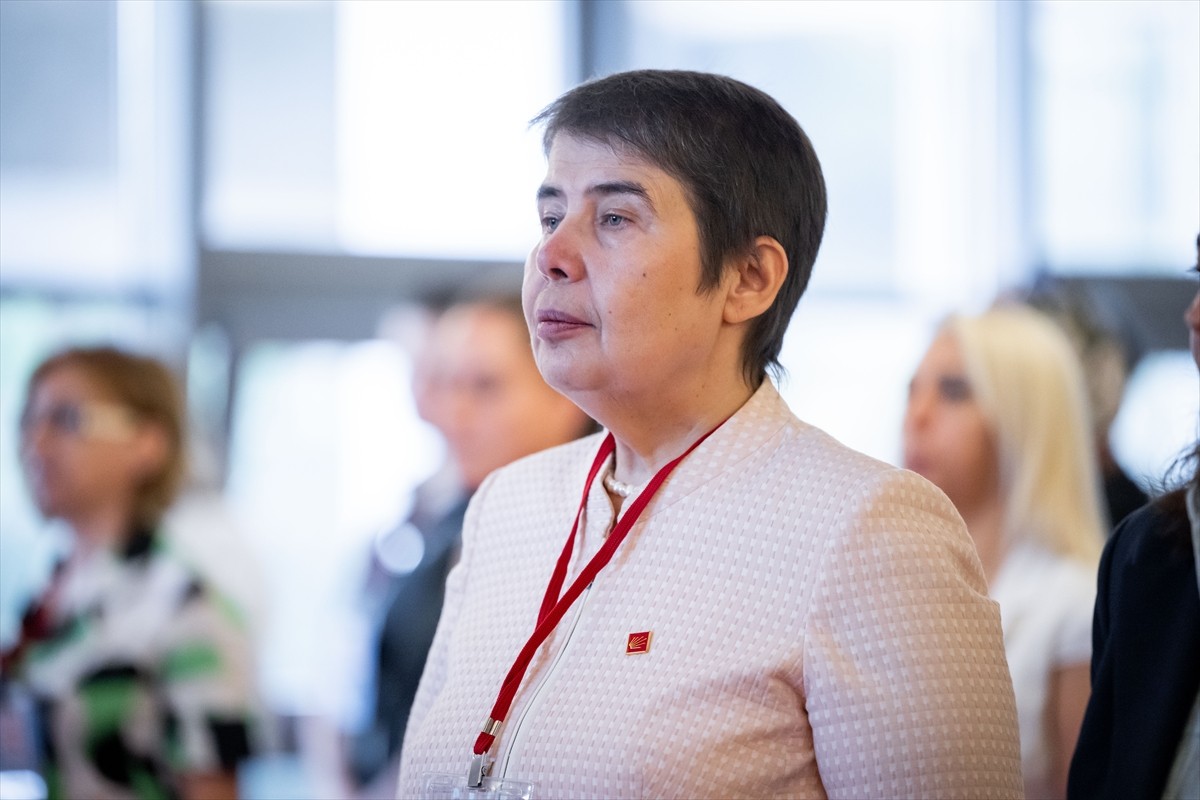 CHP Genel Merkezi'nde Hemşirelik ve Ebelik Meslek Çalıştayı düzenlendi. Çalıştay, saygı duruşu ve...