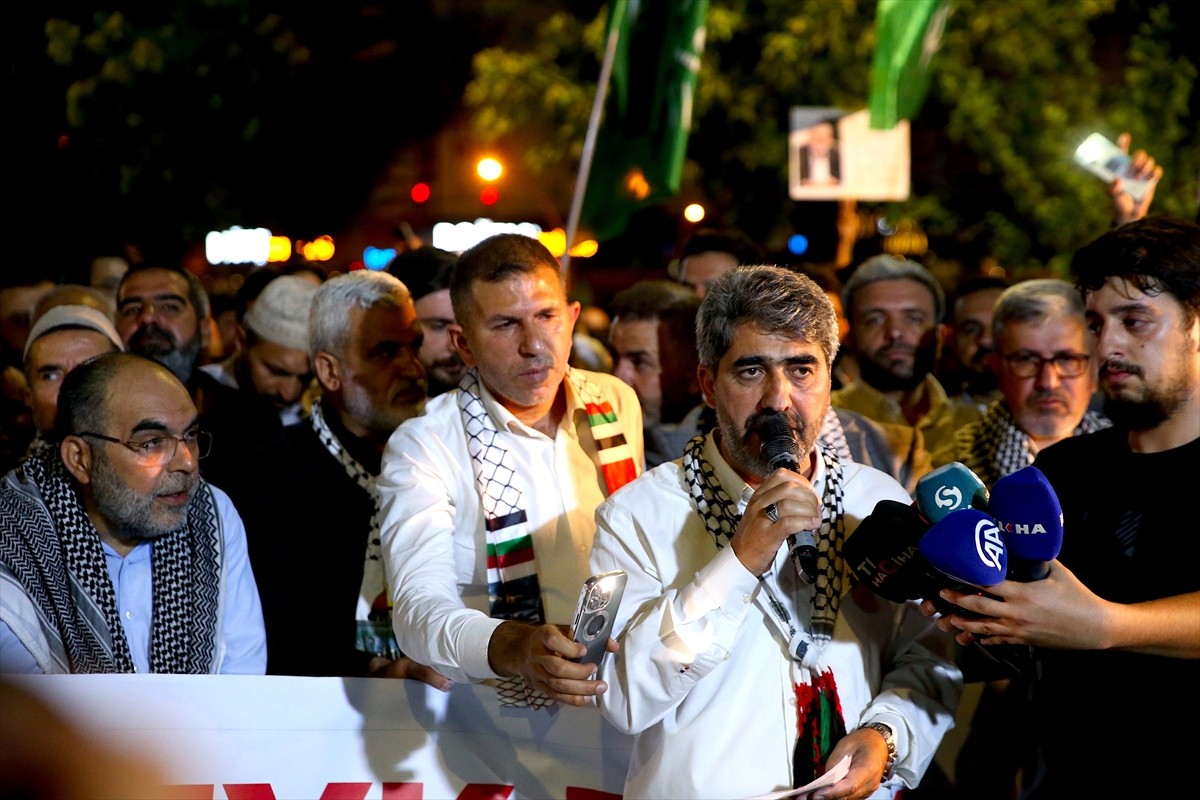 Diyarbakır'da, Hamas Siyasi Büro Başkanı İsmail Heniyye'nin suikasta uğraması ve İsrail'in...