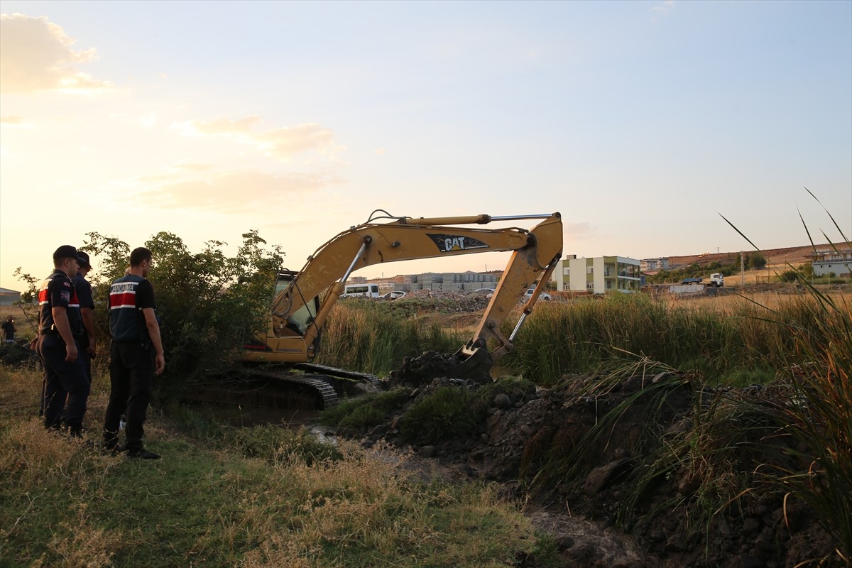 Diyarbakır'ın merkez Bağlar ilçesinde kaybolan 8 yaşındaki Narin Güran'ı arama çalışmaları devam...