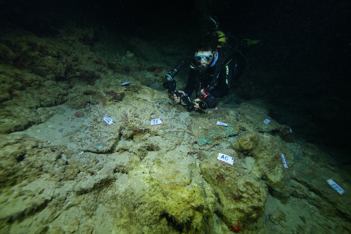  Dünyanın bilinen en eski batığı olarak nitelenen Kumluca Orta Tunç Çağı Batığı'nda arkeologların...
