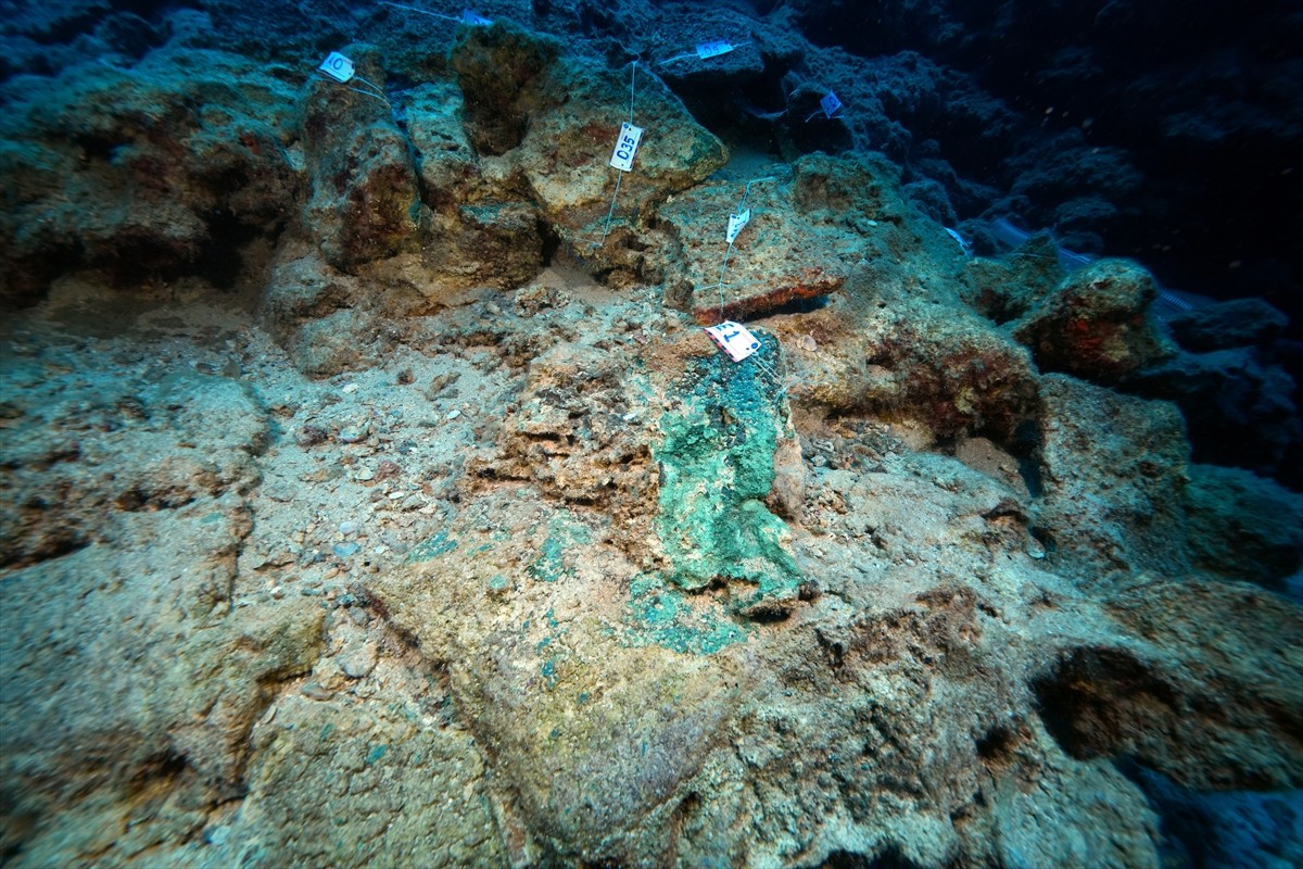  Dünyanın bilinen en eski batığı olarak nitelenen Kumluca Orta Tunç Çağı Batığı'nda arkeologların...