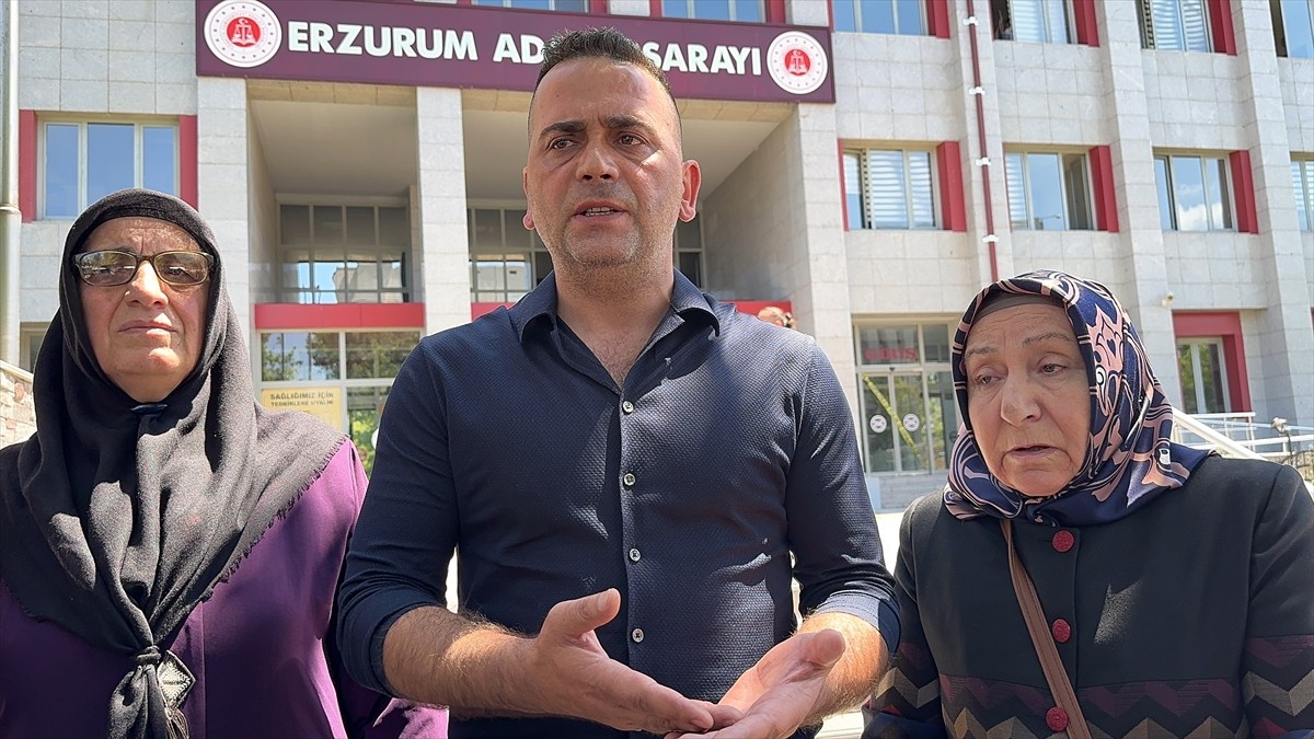 Erzurum'da eşi ve kızını bıçakla öldürdüğü ileri sürülen sanığın yargılanmasına başlandı. Maktul...