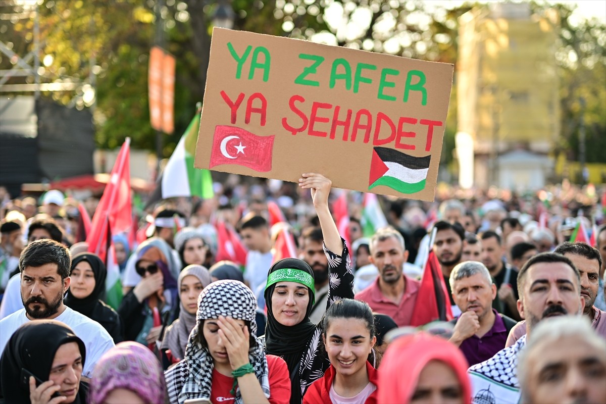 Filistin'e Destek Platformu öncülüğünde düzenlenen "Şehit Heniyye'den son çağrı" etkinliği için...