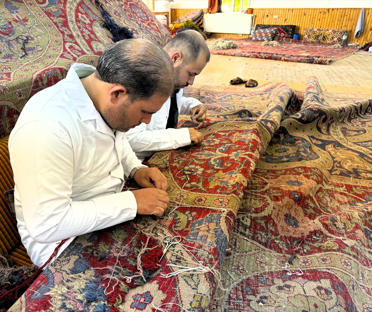 Hollanda'nın Lahey kentinde Uluslararası Adalet Divanı olarak hizmet veren Barış Sarayı'na Osmanlı...