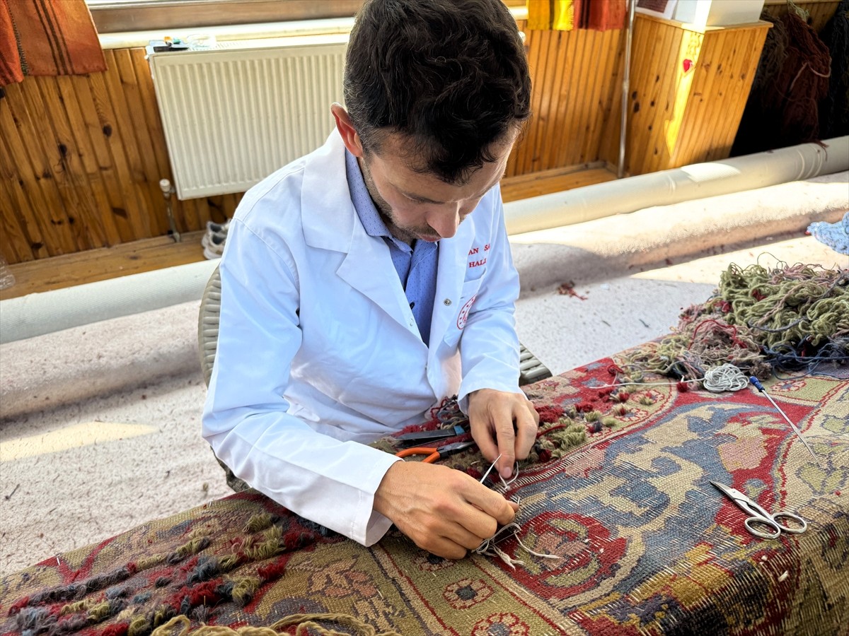 Hollanda'nın Lahey kentinde Uluslararası Adalet Divanı olarak hizmet veren Barış Sarayı'na Osmanlı...