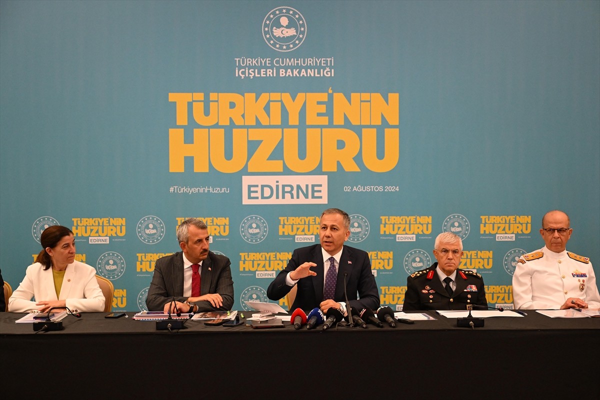  İçişleri Bakanı Ali Yerlikaya, bazı temaslarda bulunmak üzere geldiği Edirne'de "Türkiye'nin...