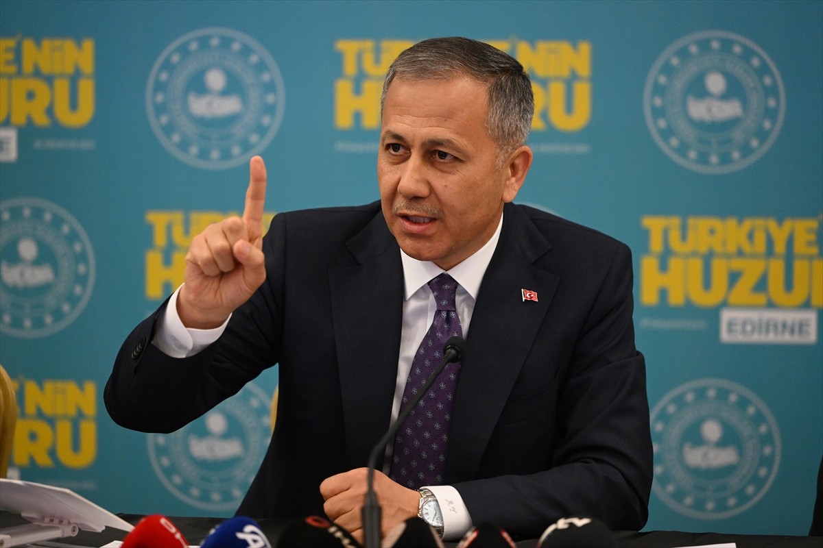  İçişleri Bakanı Ali Yerlikaya, bazı temaslarda bulunmak üzere geldiği Edirne'de "Türkiye'nin...