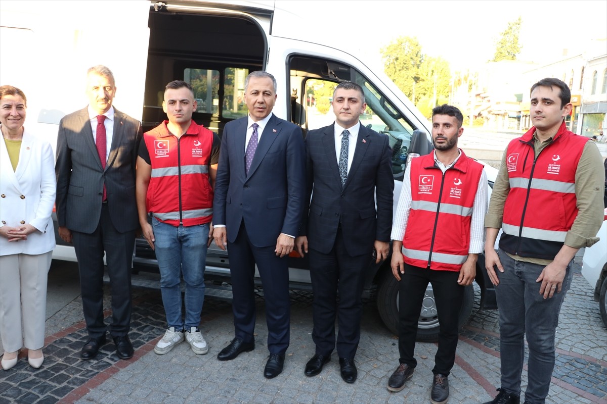 İçişleri Bakanı Ali Yerlikaya, bazı temaslarda bulunmak üzere geldiği Edirne'de Saraçlar...