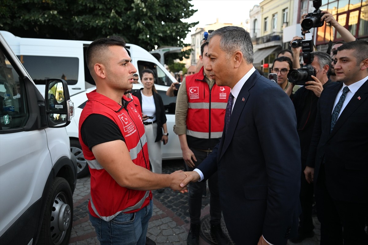 İçişleri Bakanı Ali Yerlikaya,  bazı temaslarda bulunmak üzere geldiği Edirne'de  Saraçlar...