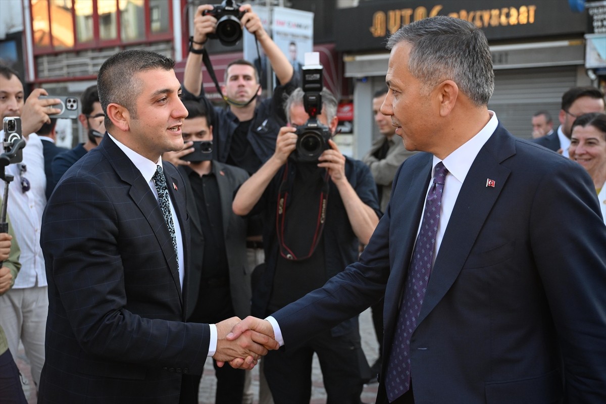 İçişleri Bakanı Ali Yerlikaya,  bazı temaslarda bulunmak üzere geldiği Edirne'de  Saraçlar...
