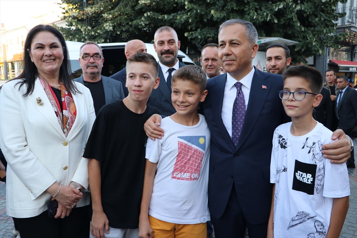 İçişleri Bakanı Ali Yerlikaya, bazı temaslarda bulunmak üzere geldiği Edirne'de Saraçlar...