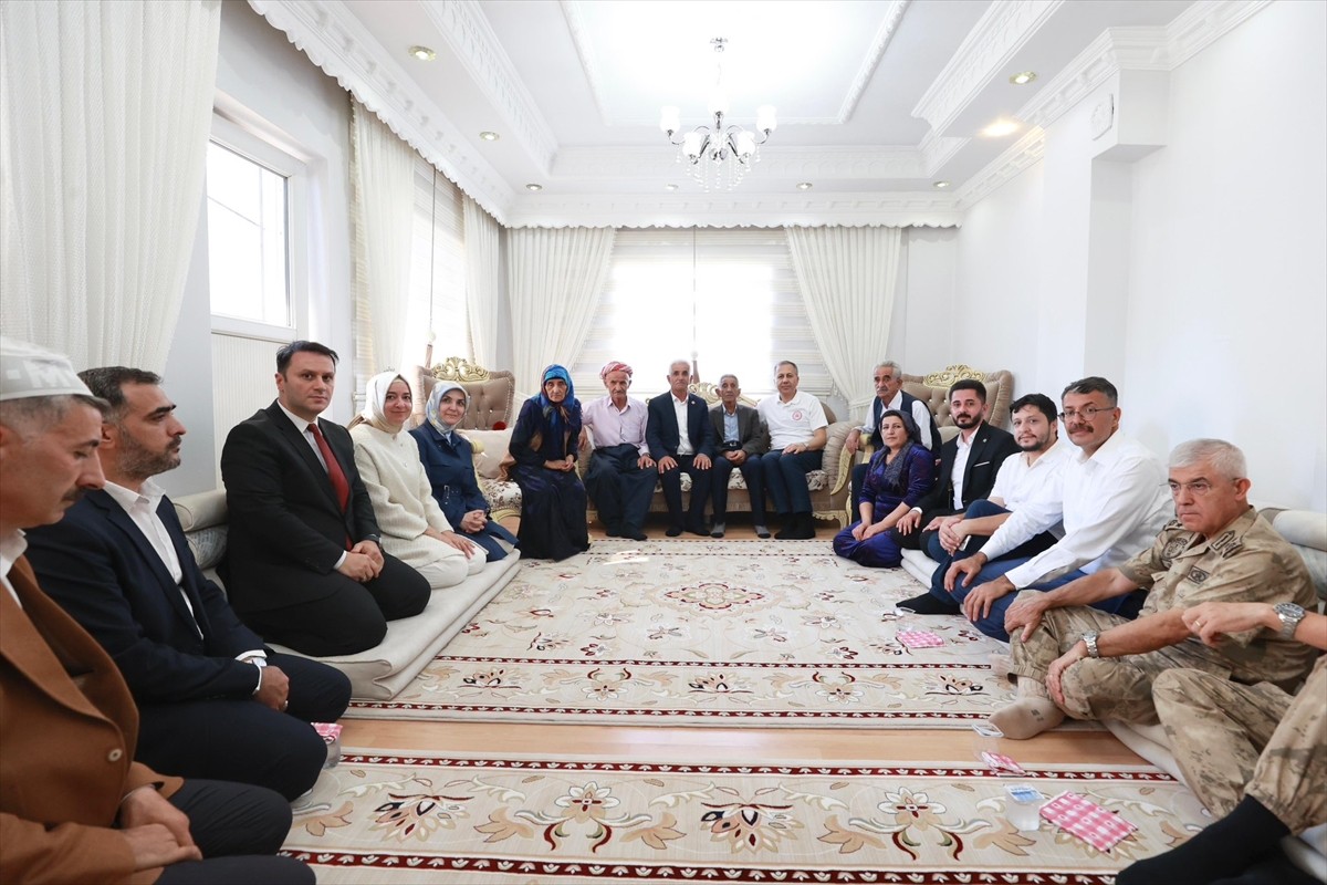İçişleri Bakanı Ali Yerlikaya, Hakkari'nin Yüksekova ilçesindeki İkiyaka köyüne PKK'lı...