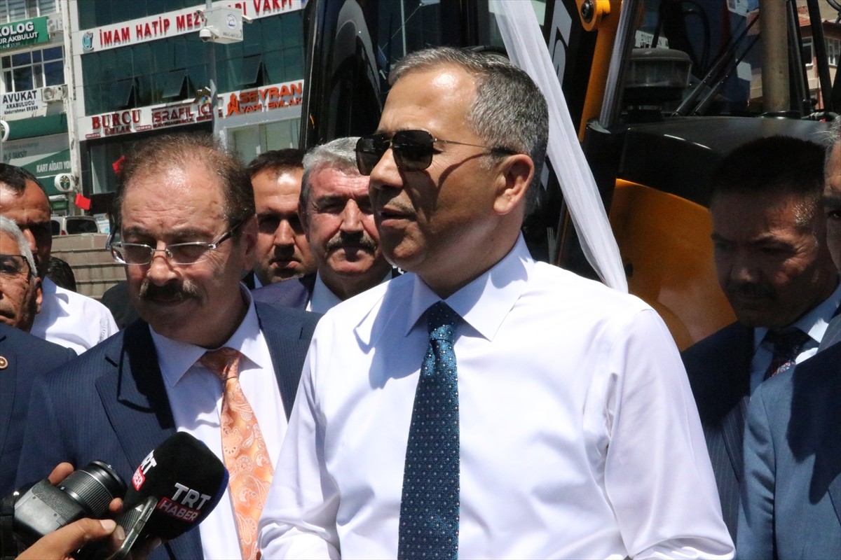 İçişleri Bakanı Ali Yerlikaya, Yozgat Valiliğine ziyarette bulundu. Bakan Yerlikaya, yöresel...