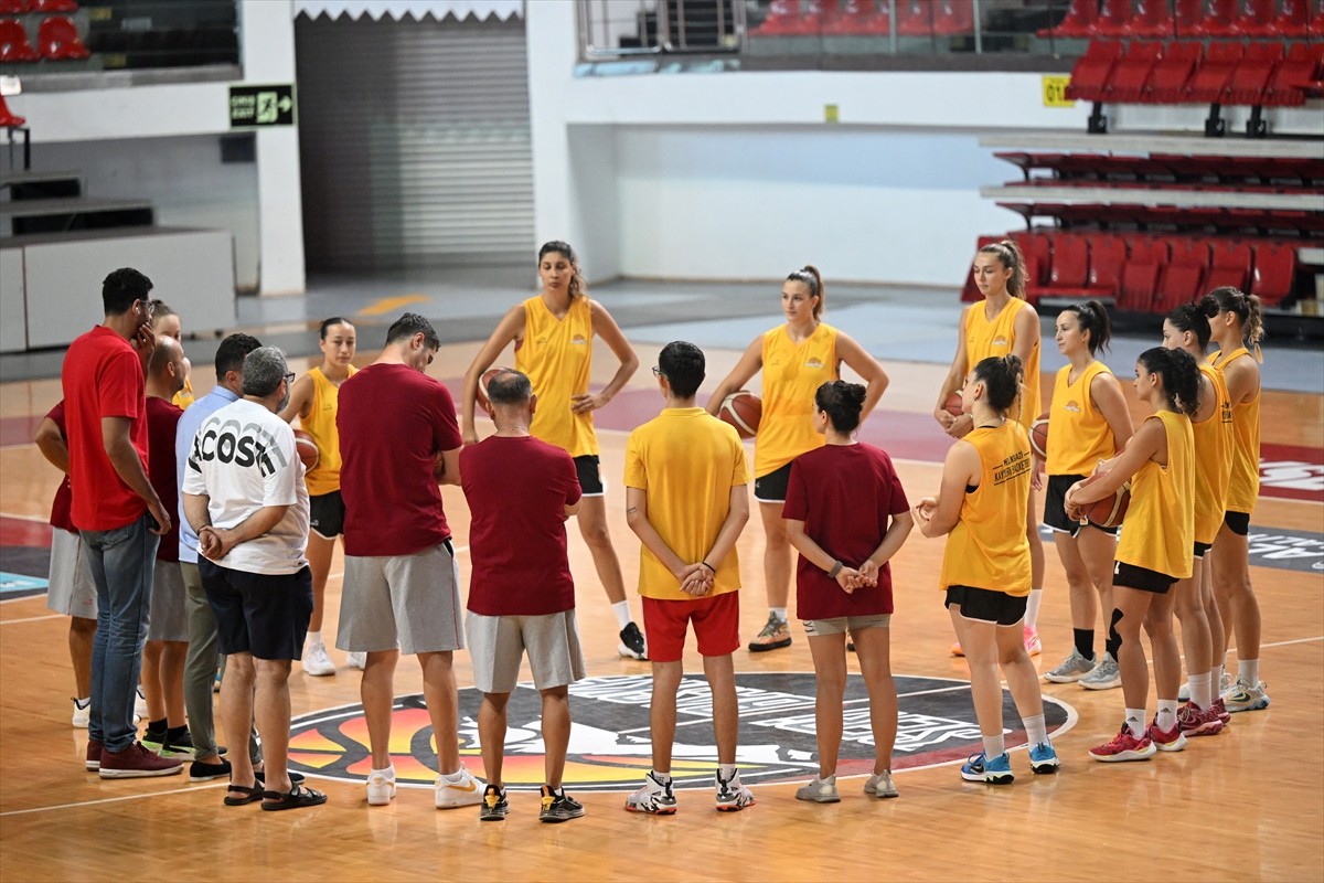 ING Kadınlar Basketbol Süper Ligi ekiplerinden Melikgazi Kayseri Basketbol'un Başantrenör Emre...