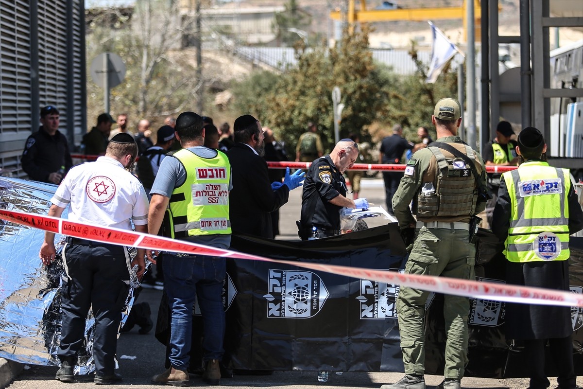 İsrail askerlerinin, Kudüs ile işgal altındaki Batı Şeria’nın Beytüllahim kenti arasındaki askeri...