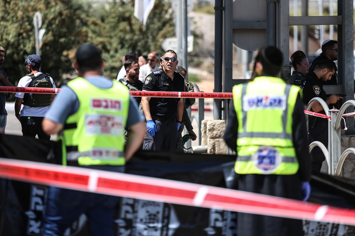 İsrail askerlerinin, Kudüs ile işgal altındaki Batı Şeria’nın Beytüllahim kenti arasındaki askeri...