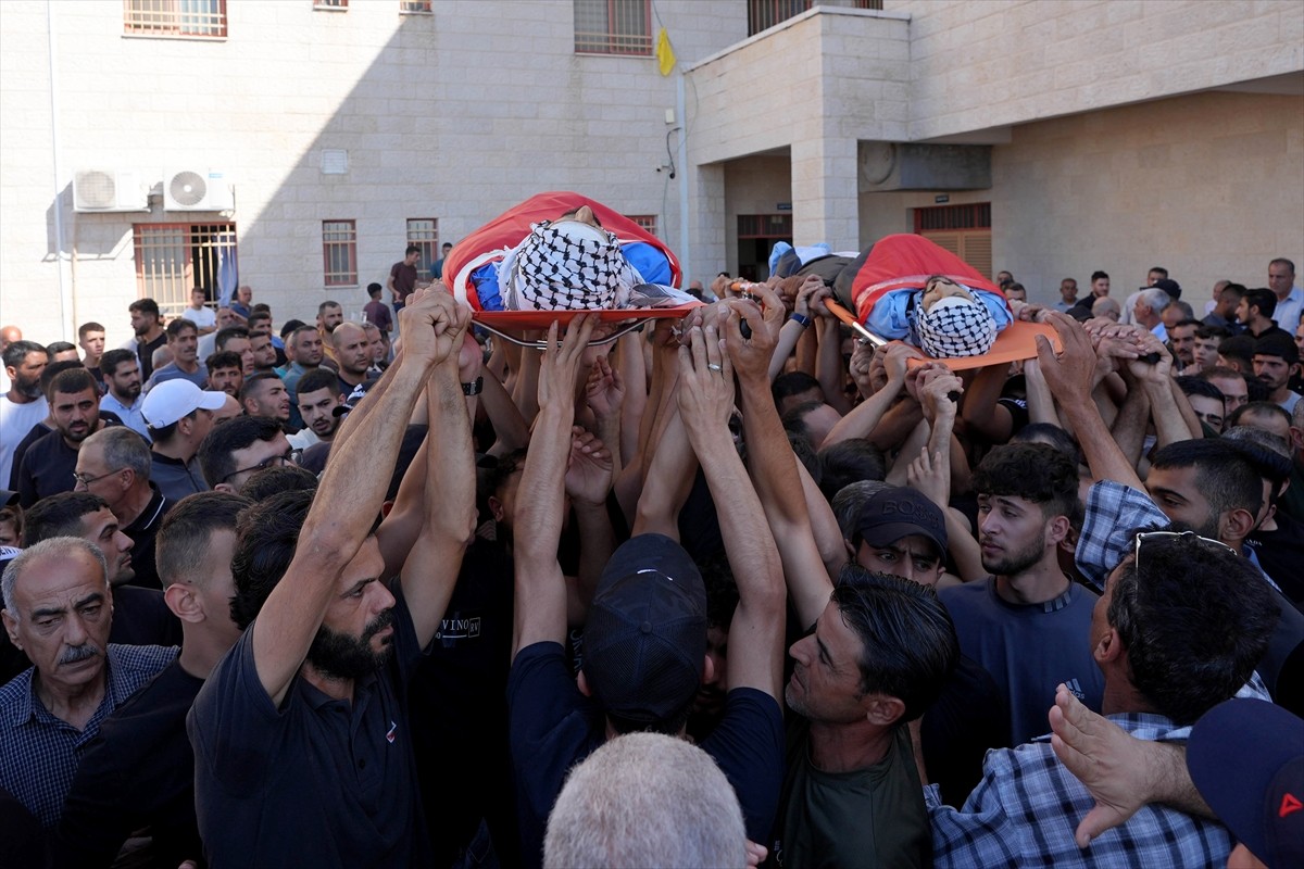 İsrail güçlerinin, işgal altındaki Batı Şeria'nın Tubas kentine düzenlediği baskında 1'i çocuk 4...