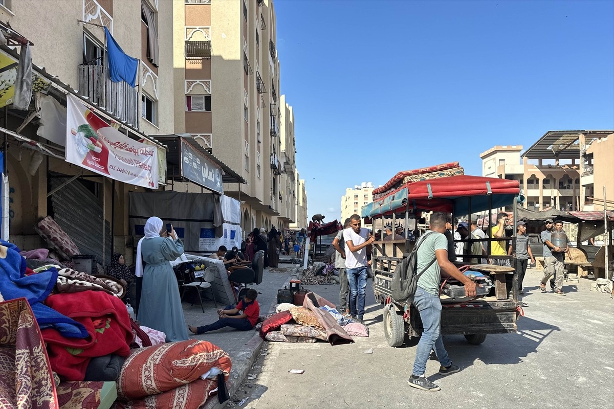 İsrail ordusu, Gazze Şeridi'nin güneyindeki Han Yunus kentindeki Hamad Kenti bölgesi, tahliye...