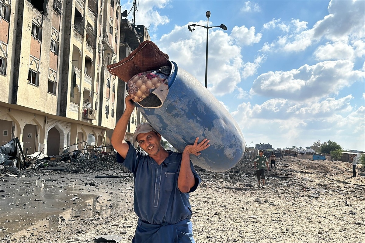 İsrail ordusu, Gazze Şeridi'nin güneyindeki Han Yunus kentindeki Hamad Kenti bölgesi, tahliye...