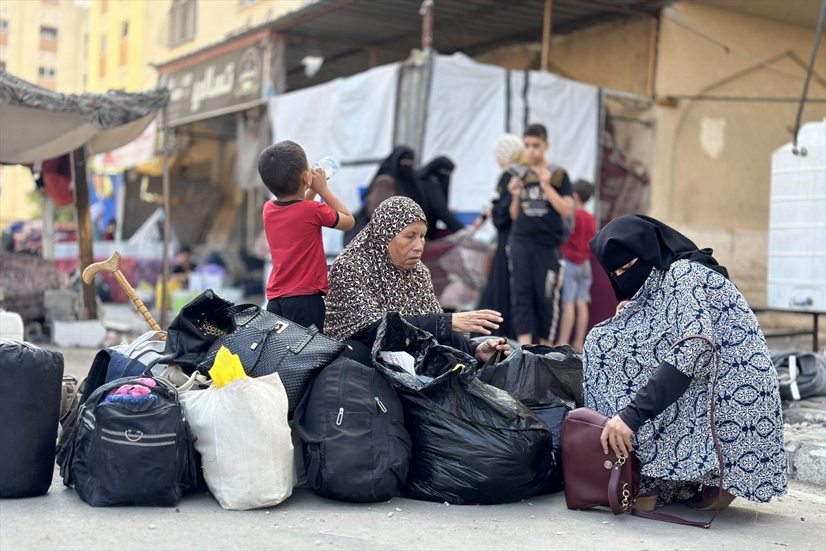 İsrail ordusu, Gazze Şeridi'nin güneyindeki Han Yunus kentindeki Hamad Kenti bölgesi, tahliye...