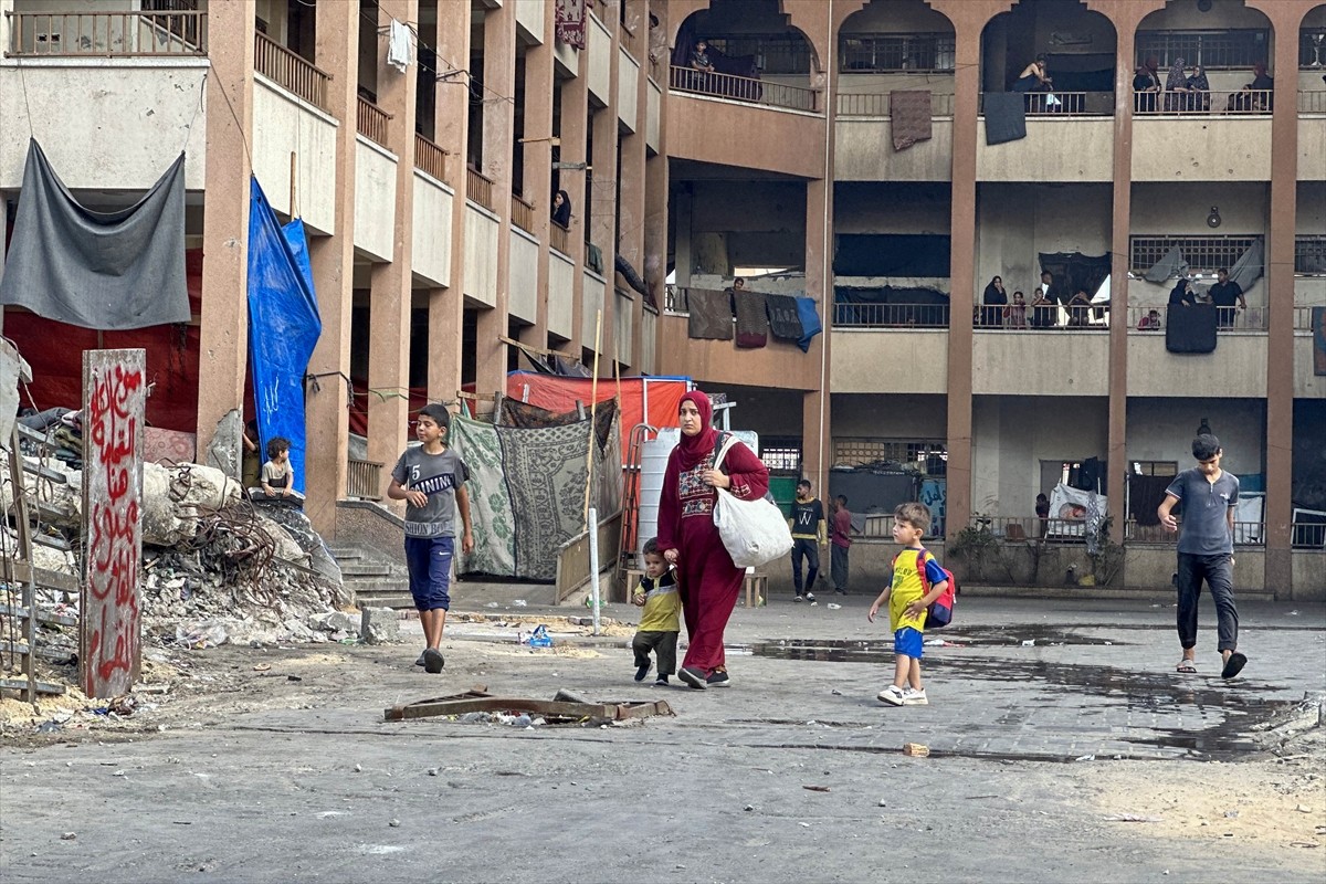 İsrail ordusu, Gazze Şeridi'nin güneyindeki Han Yunus kentindeki Hamad Kenti bölgesi, tahliye...