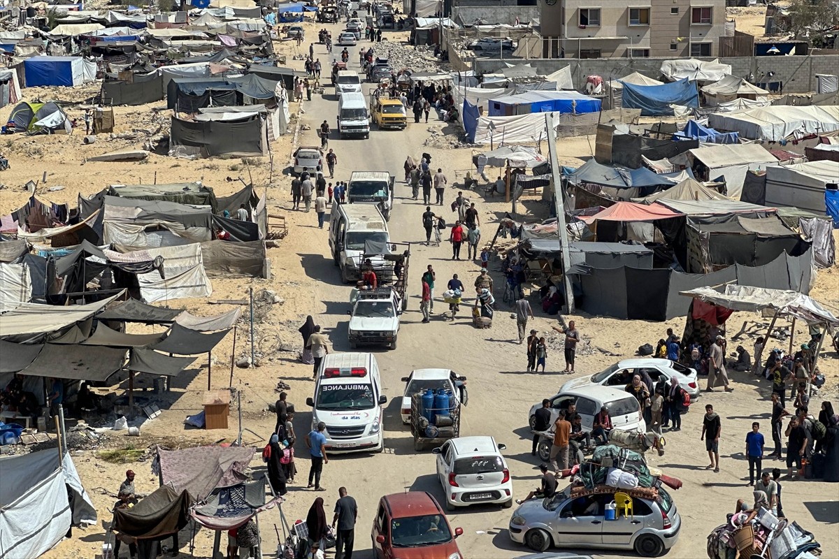 İsrail ordusu, Gazze Şeridi'nin güneyindeki Han Yunus kentindeki Hamad Kenti bölgesi, tahliye...