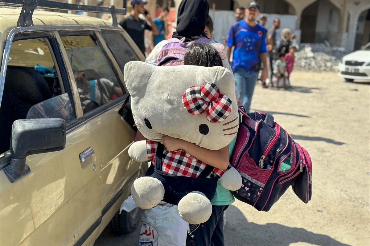 İsrail ordusu, Gazze Şeridi'nin güneyindeki Han Yunus kentindeki Hamad Kenti bölgesi, tahliye...