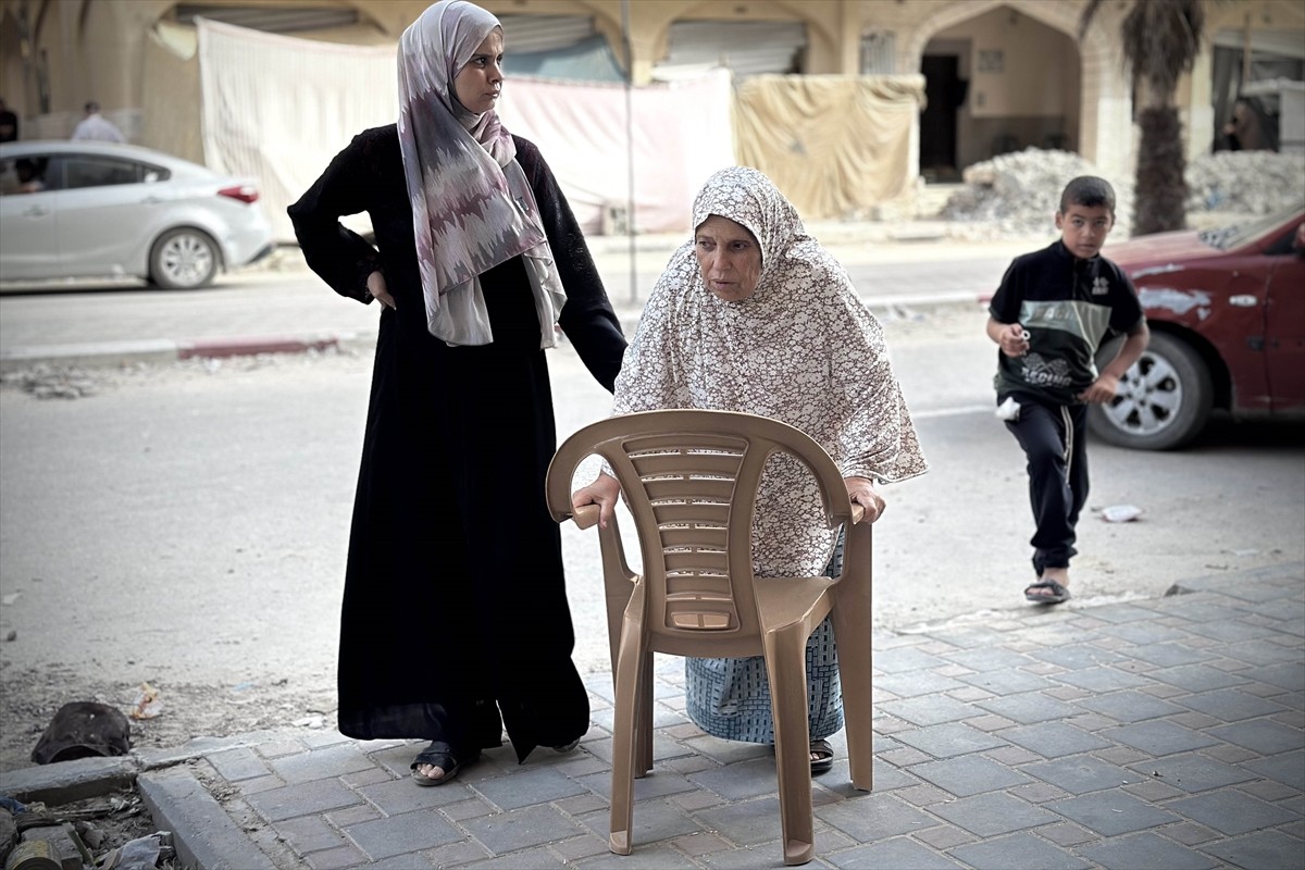 İsrail ordusu, Gazze Şeridi'nin güneyindeki Han Yunus kentindeki Hamad Kenti bölgesi, tahliye...
