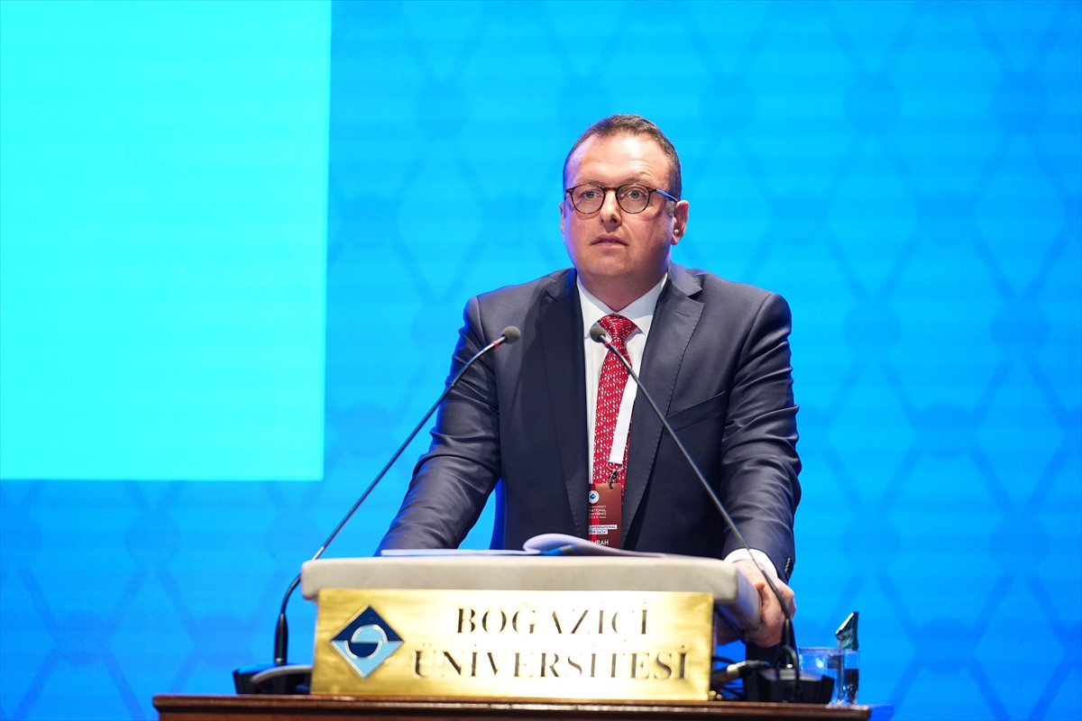 İstanbul'da Boğaziçi Üniversitesi Hukuk Fakültesince, Anadolu Ajansının (AA) Global İletişim...