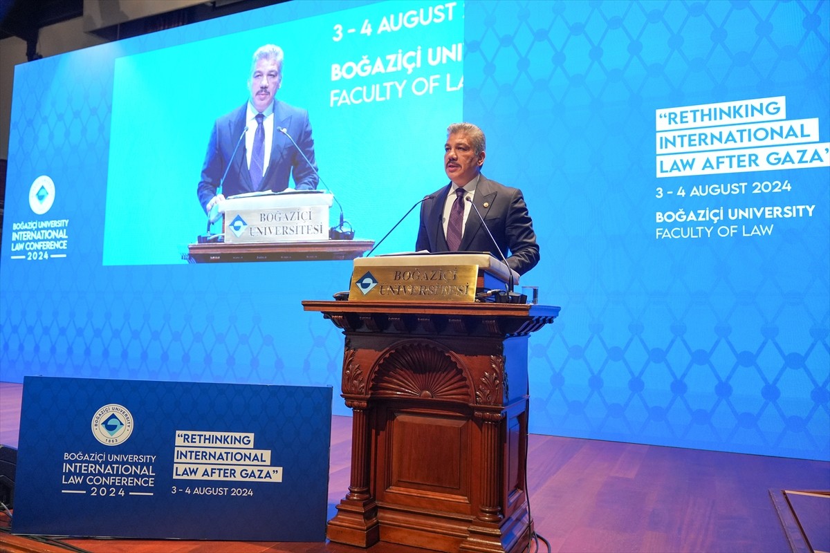 İstanbul'da Boğaziçi Üniversitesi Hukuk Fakültesince, Anadolu Ajansının (AA) Global İletişim...