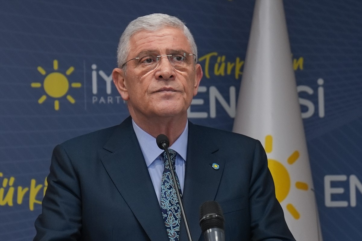 ⁠İYİ Parti Genel Başkanı Müsavat Dervişoğlu (sağda), Yeniden Refah Partisi Genel Başkanı Fatih...