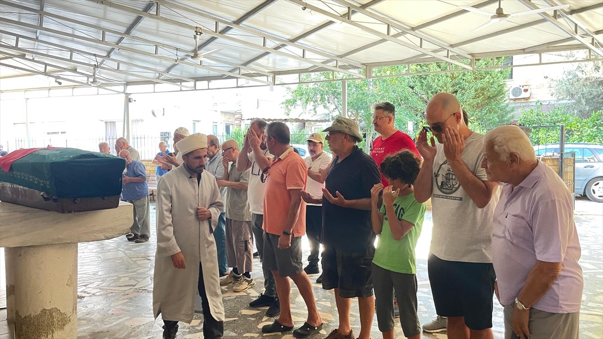 İzmir'de hayatını kaybeden Cumhurbaşkanlığı Senfoni Orkestrası'nın (CSO) emekli başkemancılarından...