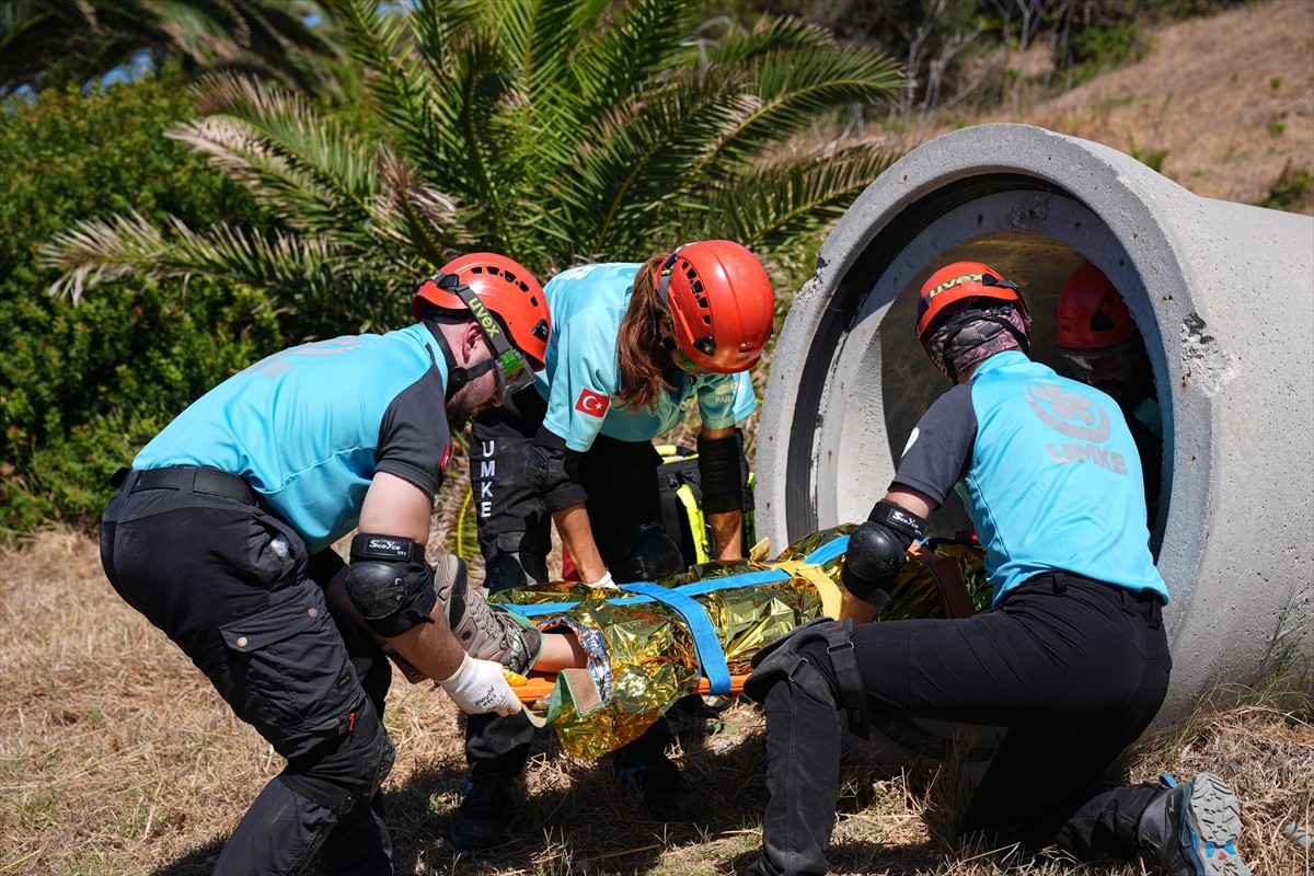 İzmir'deki Ulusal Medikal Kurtarma Ekibi, "Ulusal UMKE Haftası" kapsamında Urla ilçesinde yer alan...
