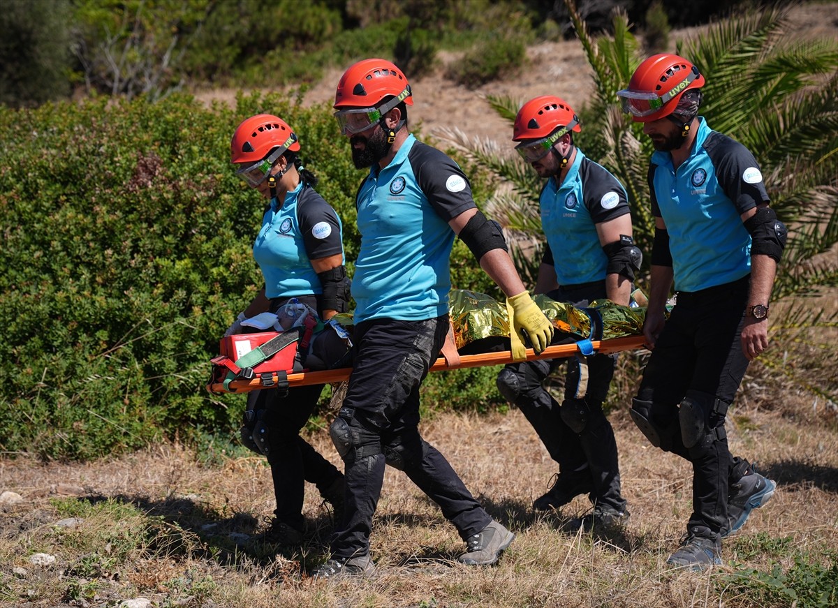 İzmir'deki Ulusal Medikal Kurtarma Ekibi, "Ulusal UMKE Haftası" kapsamında Urla ilçesinde yer alan...