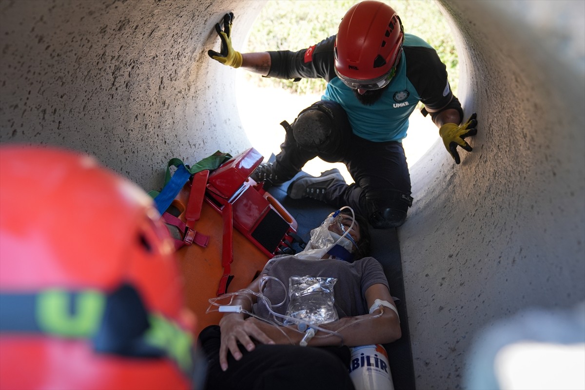 İzmir'deki Ulusal Medikal Kurtarma Ekibi, "Ulusal UMKE Haftası" kapsamında Urla ilçesinde yer alan...