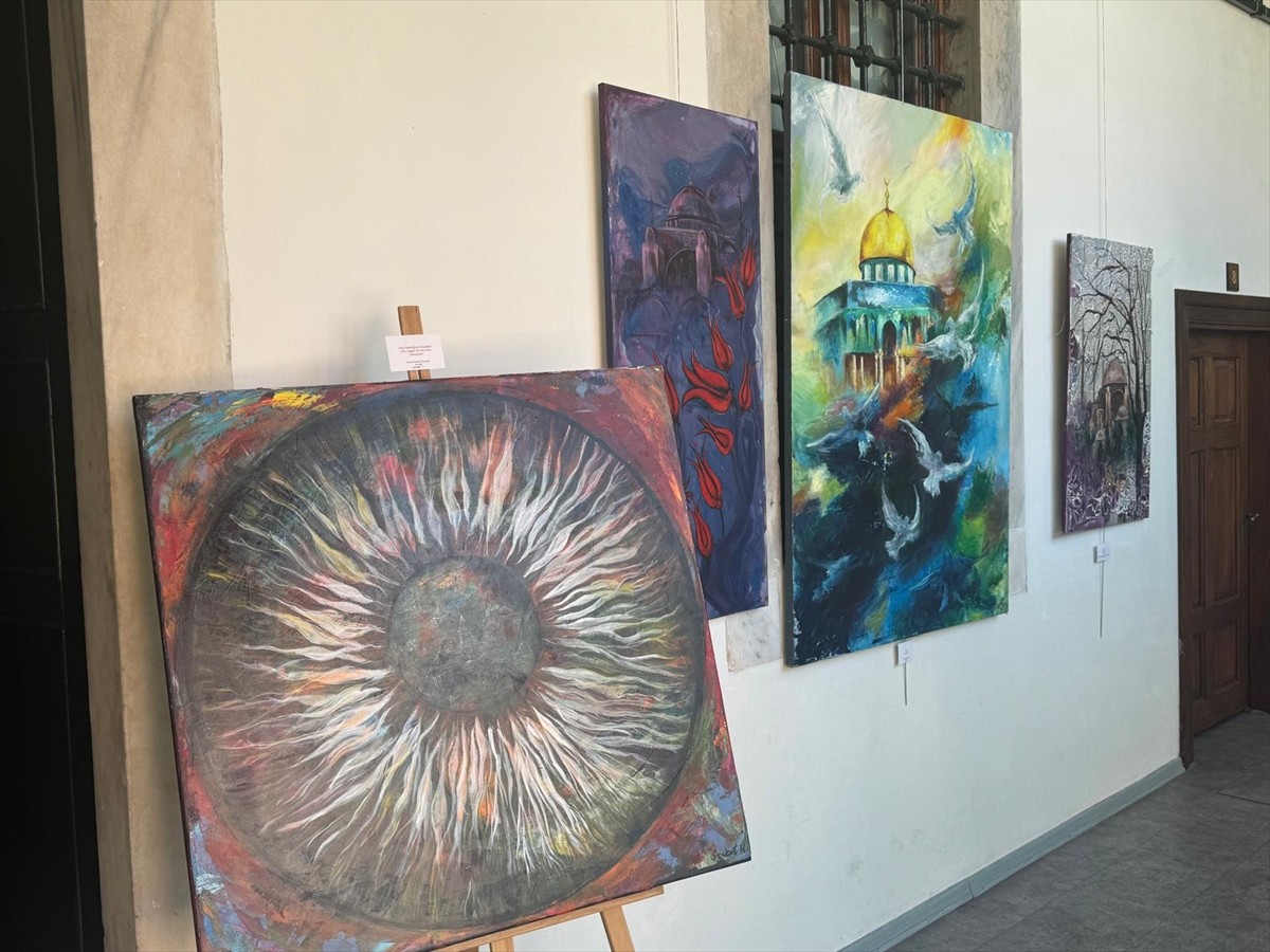 Kadriye Gedik ve Sevkan Hamurcu'nun eserlerinden oluşan "İki Şehrin Rüyası" resim sergisi...